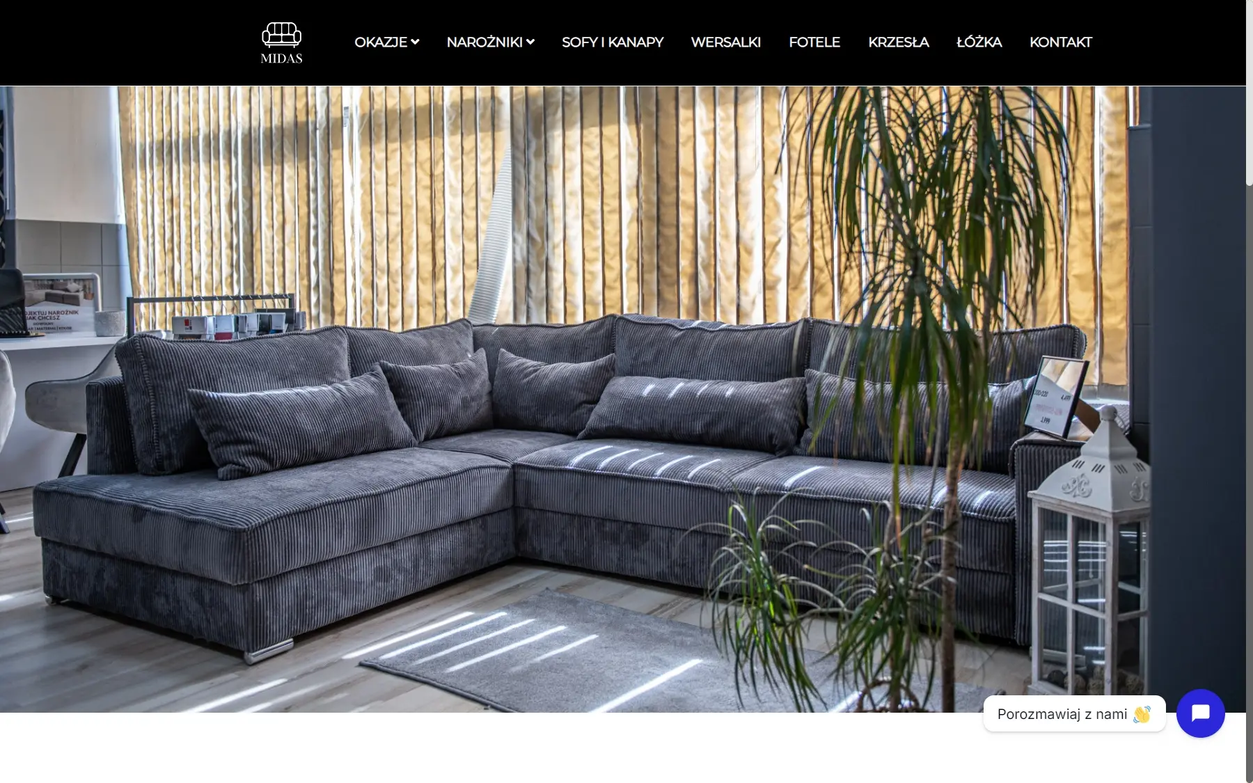 Strona salonu meblowego na laptopie - widok 1